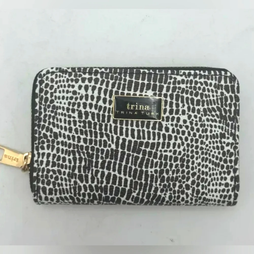 NWT Small Black and white Trina Turk Wallet - Picture 3 of 4